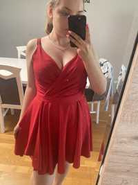 Czerwona brokatowa sukienka