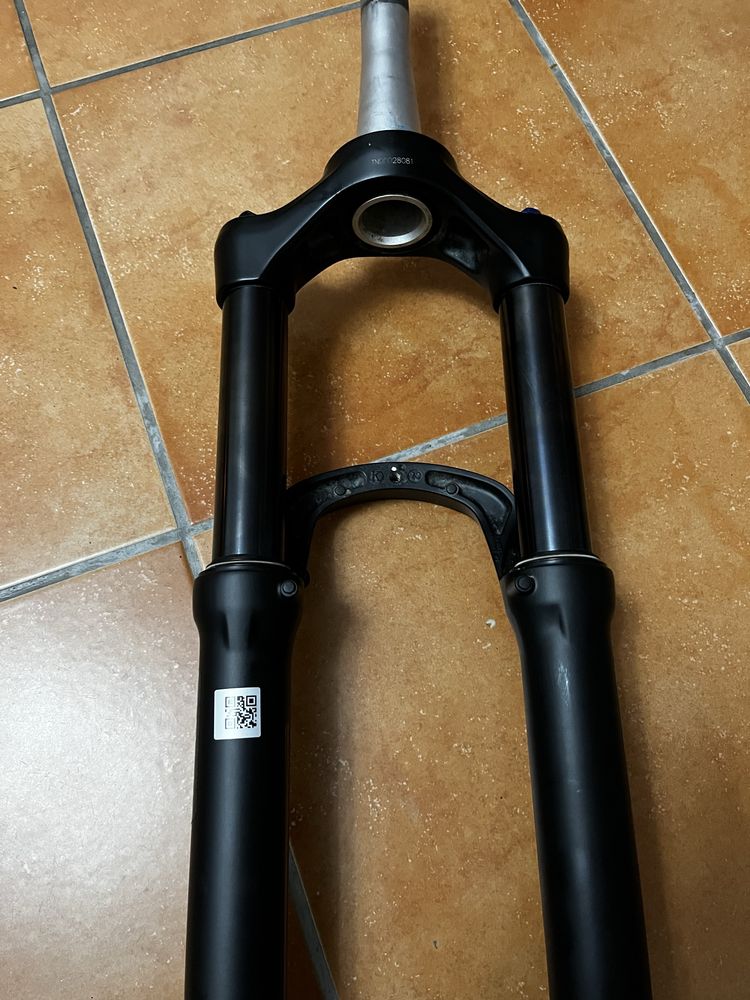 Suspensão suntour como nova