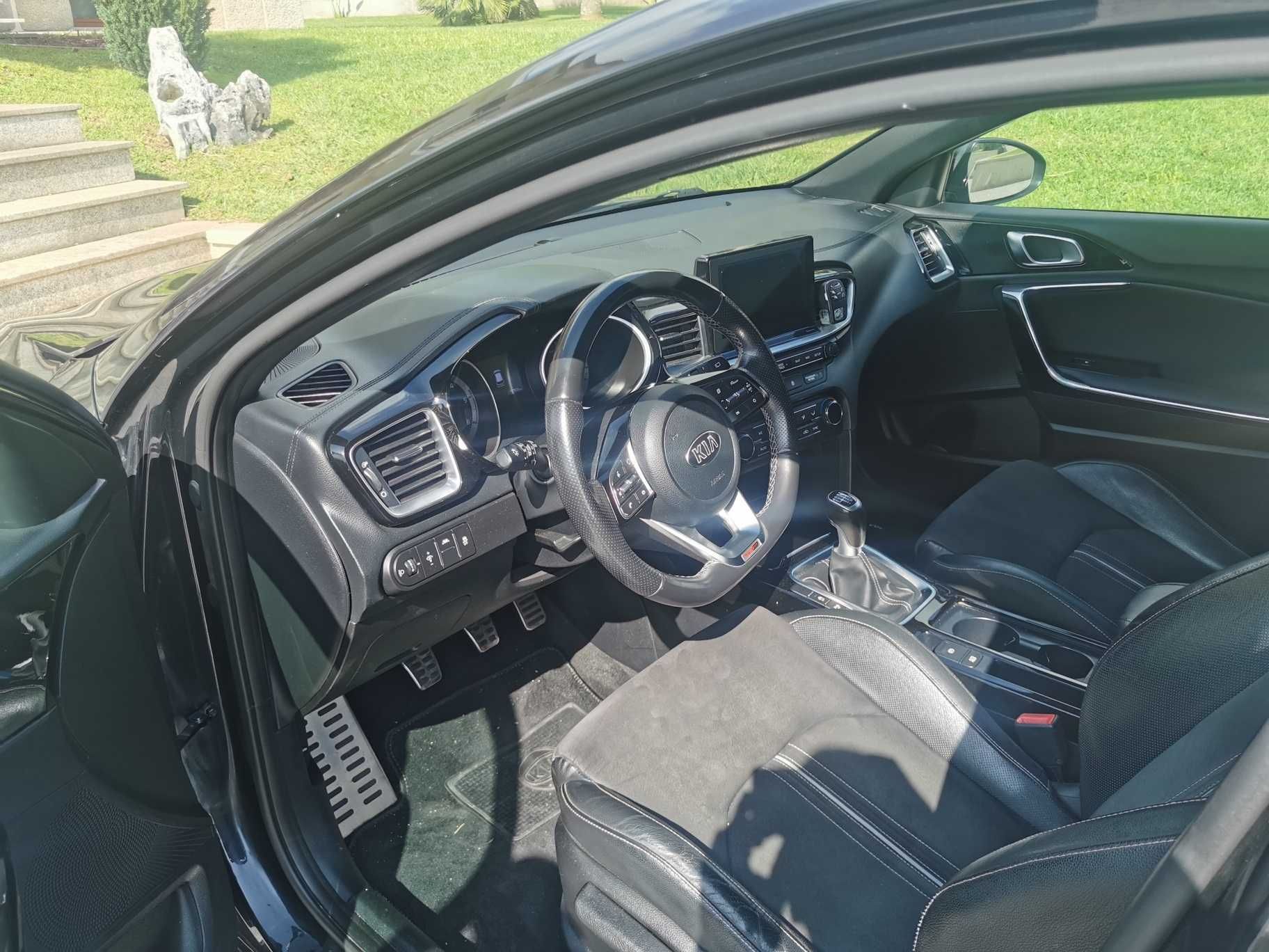 Vendo automóvel marca Kia Ceed Crdi 1600 GT Line em muito bom estado.