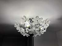 Lampa sufitowa w kwiatki