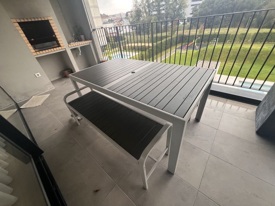 Mesa e bancos de exterior