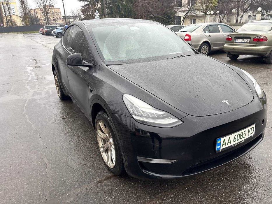 Tesla Model Y • 2021 • Dual Motor AWD • Чорна