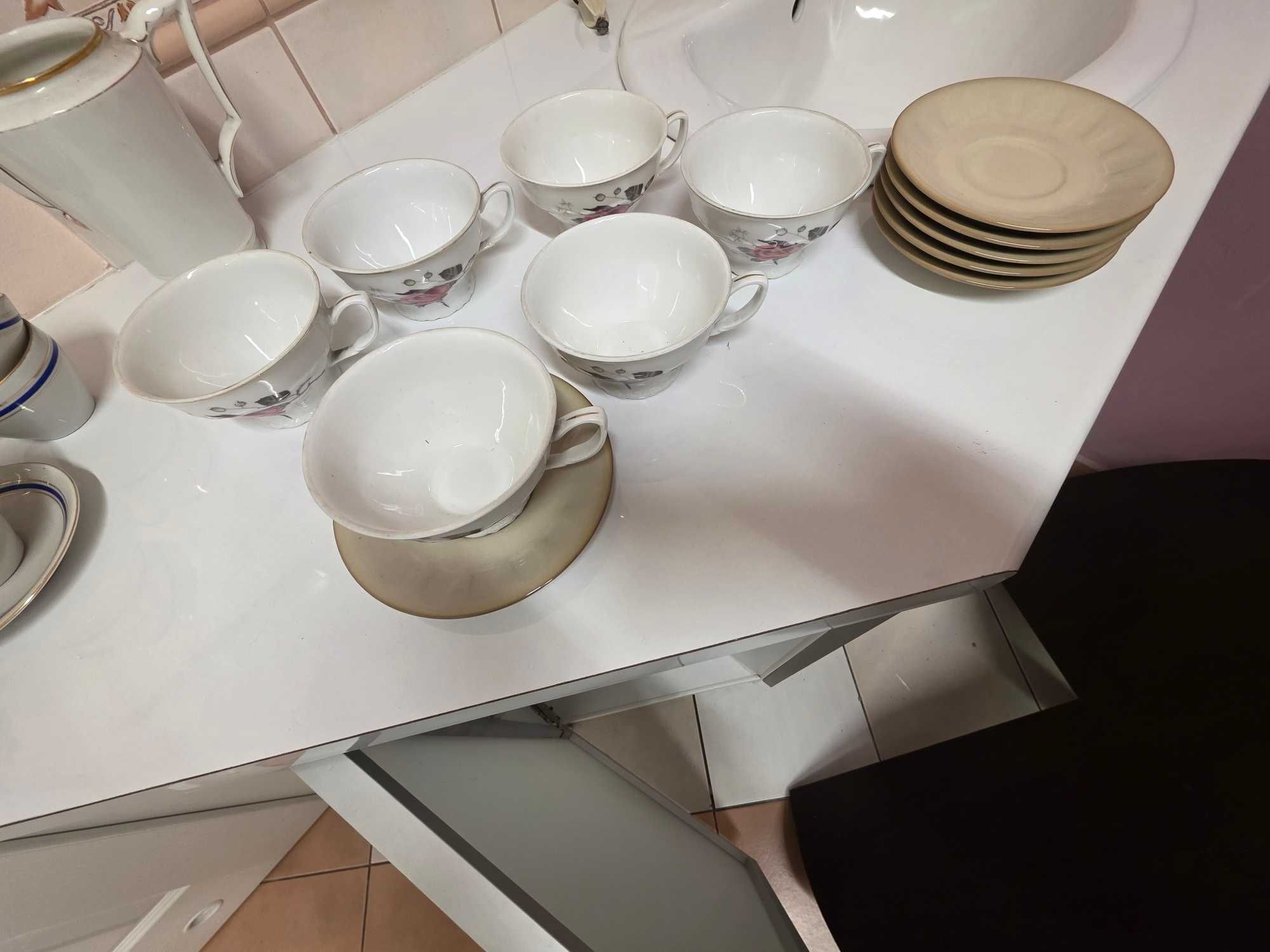 zestaw filiżanek porcelana