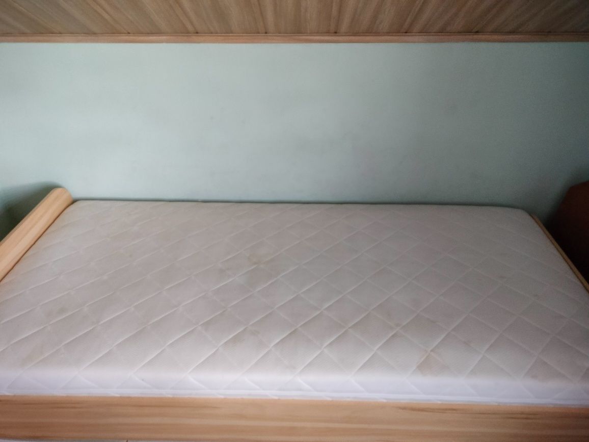 Tapczan łóżko z materacem 90#200 stan bardzo dobry