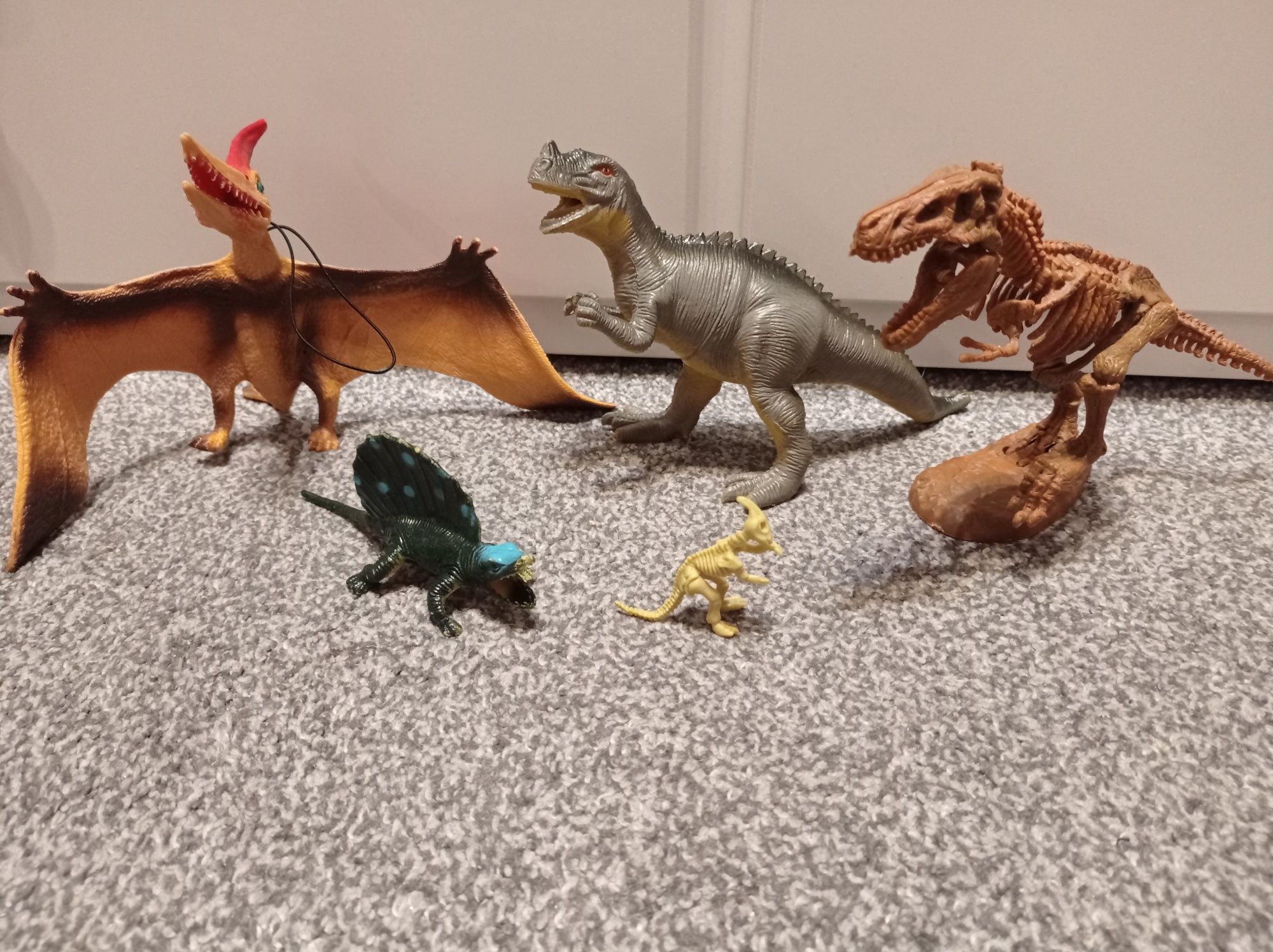 Zabawki dinozaury figurki
