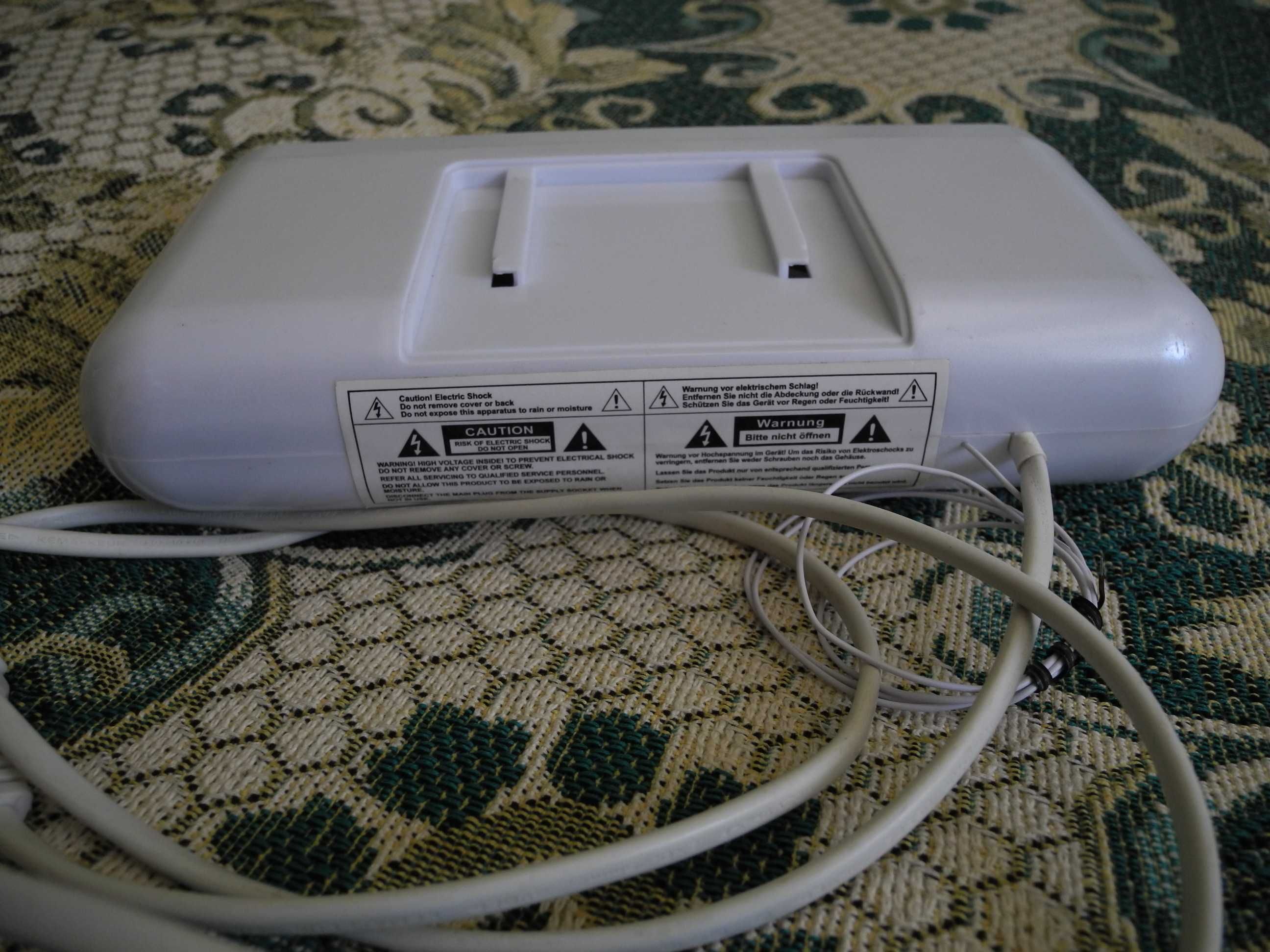 Фірмовий радіогодинник AEG KRC 4344