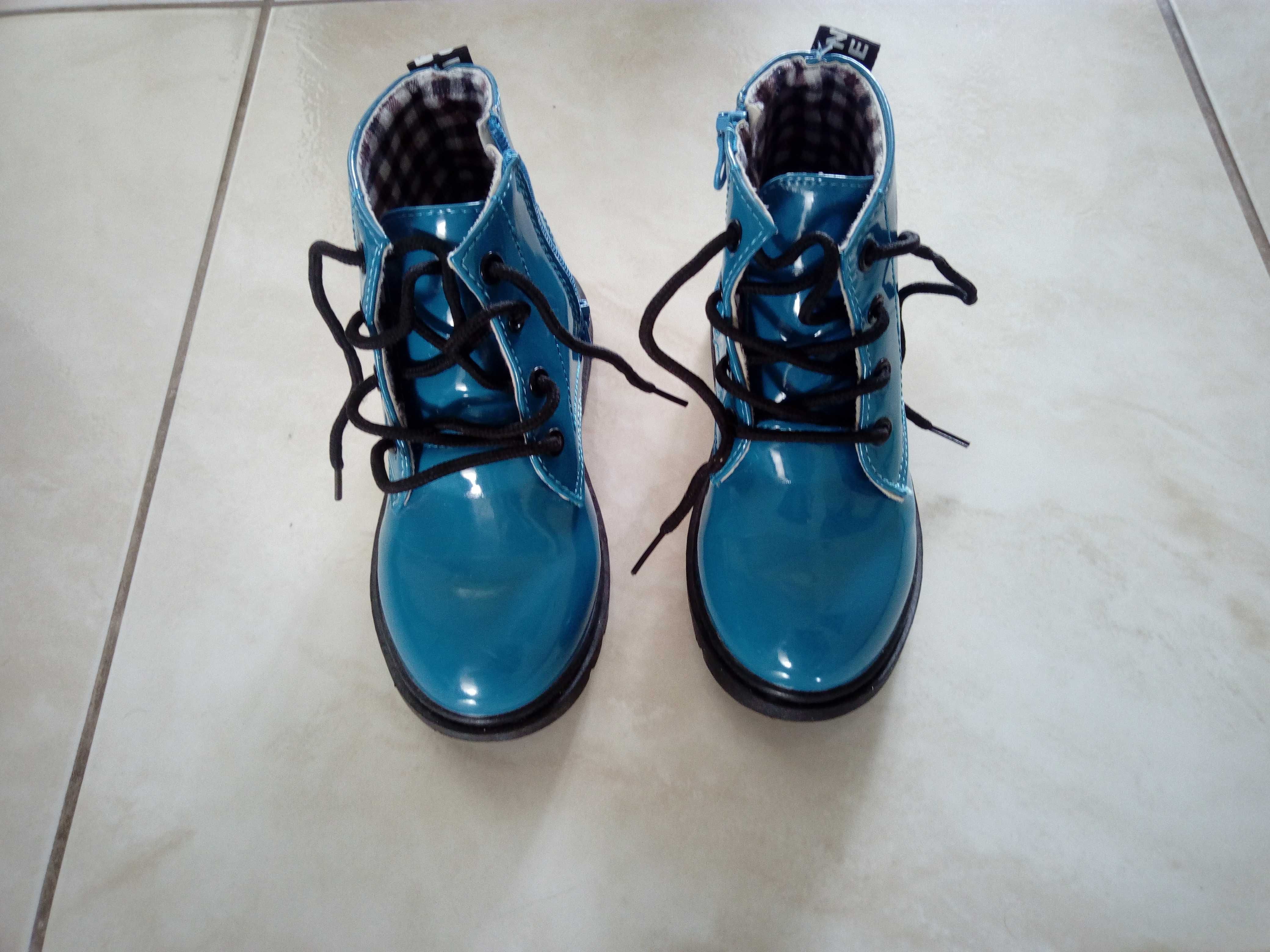 Nowe lekkie,fajne buty chłopięce typu"martensy"Roz. 29, wkł 17,5 cm,