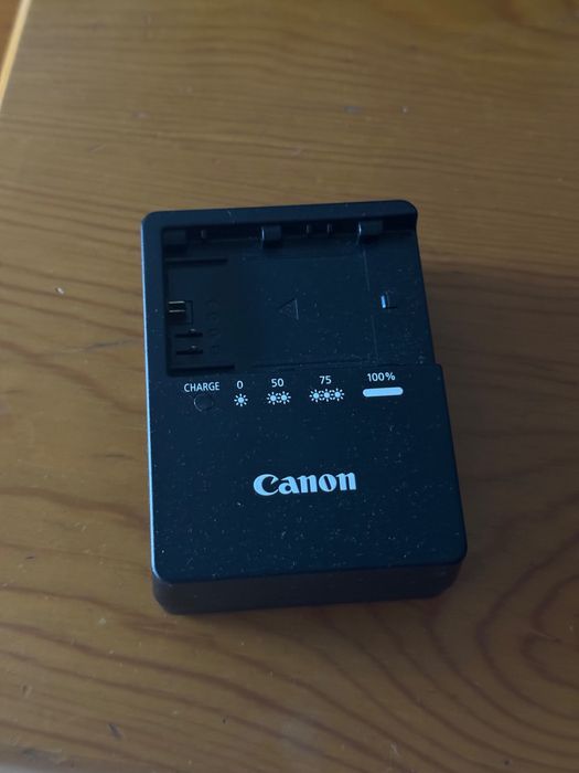 Продаю фотоаппарат Canon EOS 7D + объектив 50mm + аксессуары