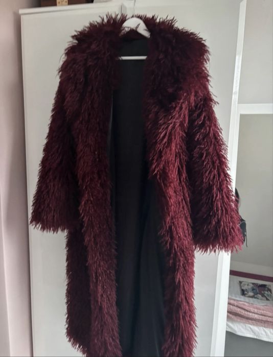 Futro z lamy . Lama bordo .