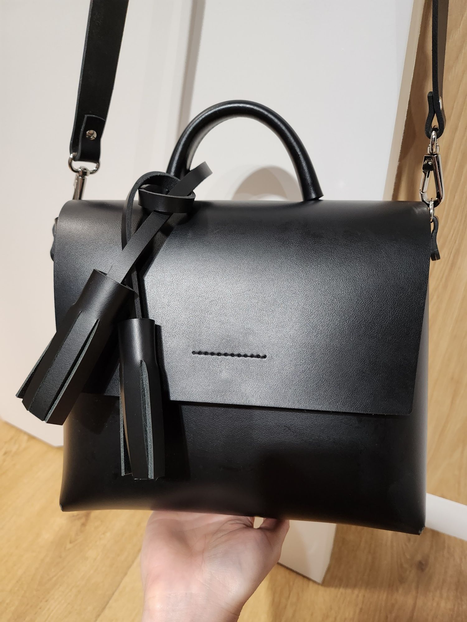 Torebka czarna skórzana Przywara Strzałka Tassel Bag Black jak nowa