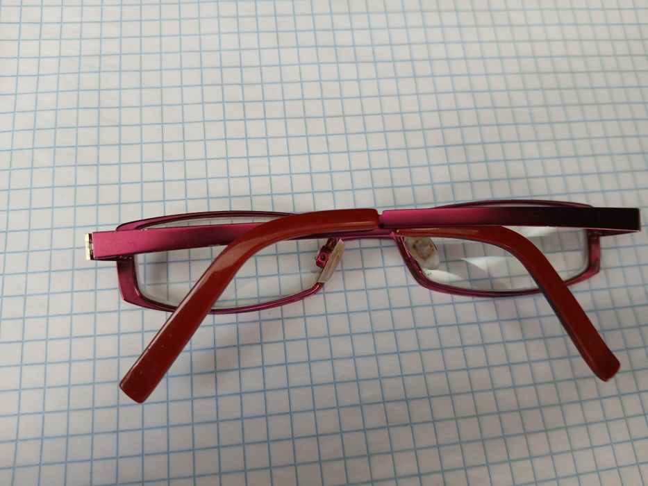 Фирменная оправа для очков Specsavers