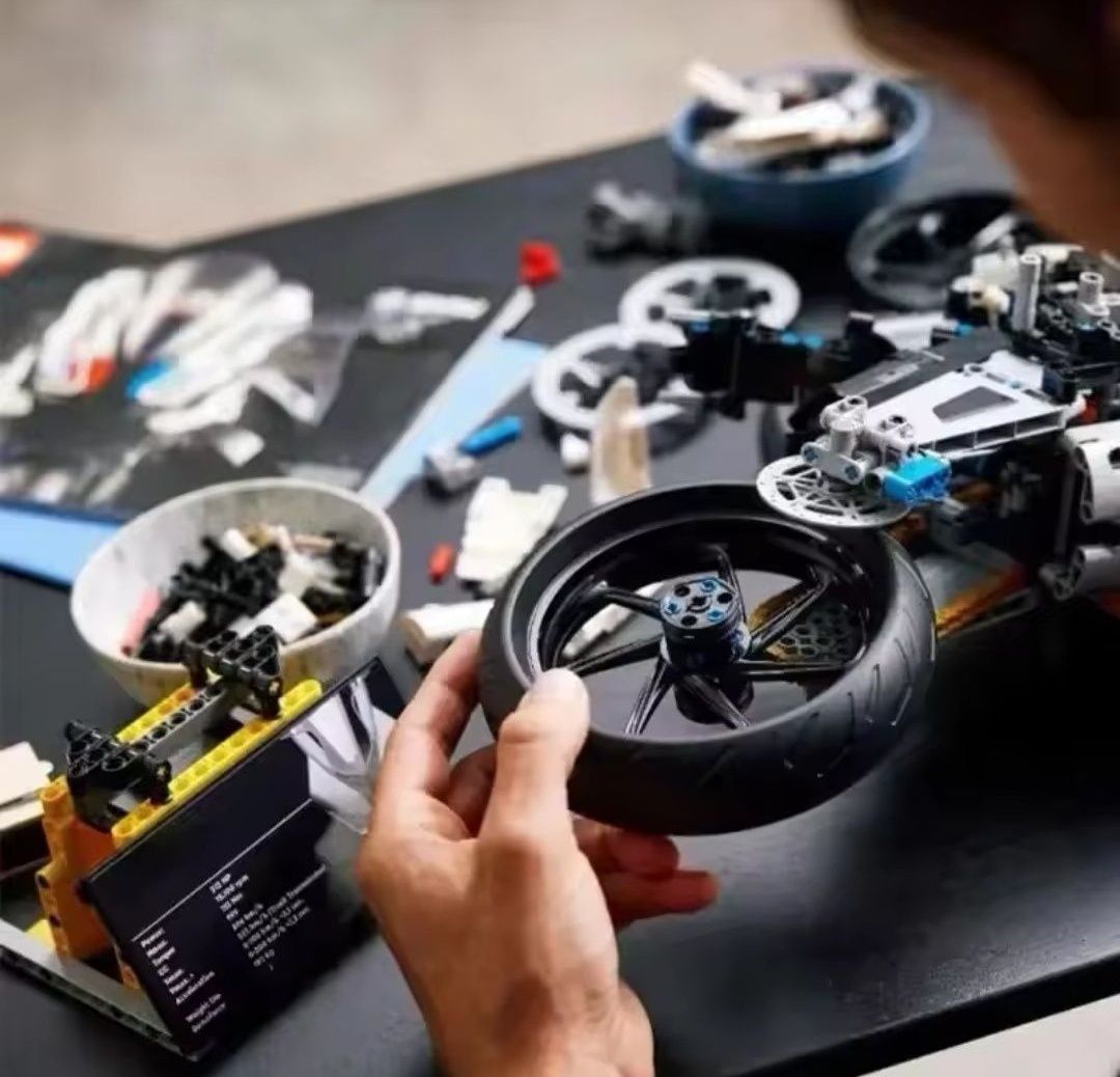 Nowe Klocki Technic Motor BMW M 1000 RR na wzór 42130 (Nie Lego)