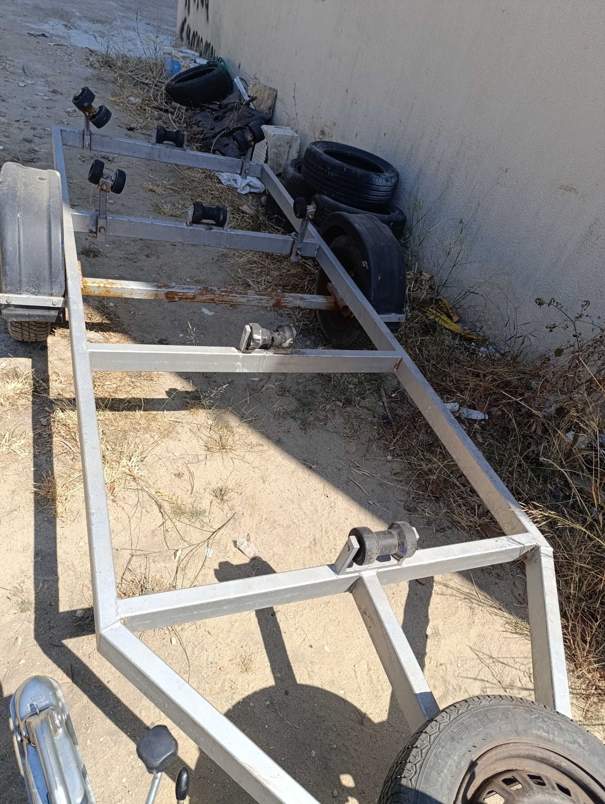 Atrelado para barco