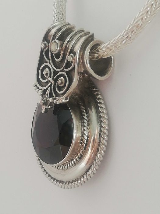 SREBRNY okazały wisior z Peru Oczko w kolorze ciemny burak