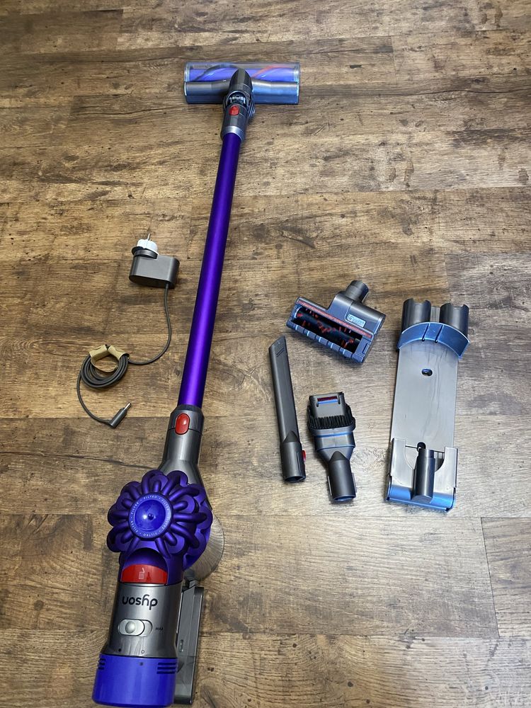 Аккумуляторный пылесос Dyson V8 total clean England