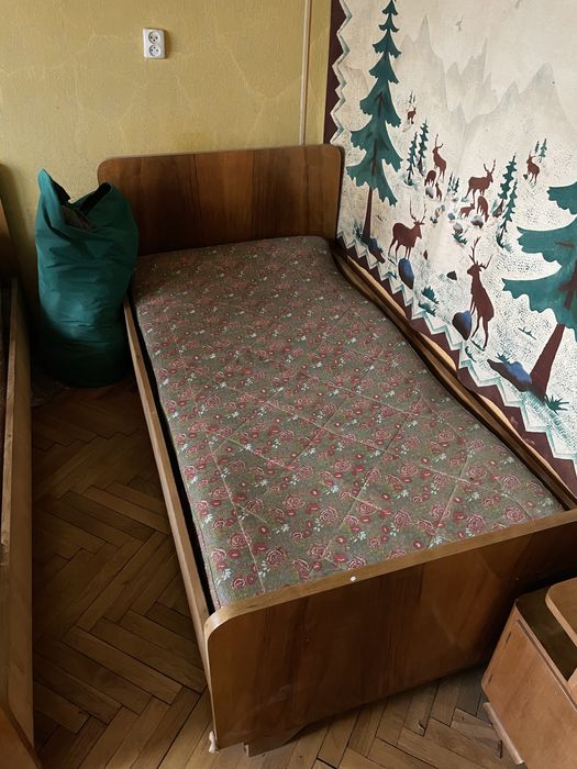 dwa łóżka z czasów prl