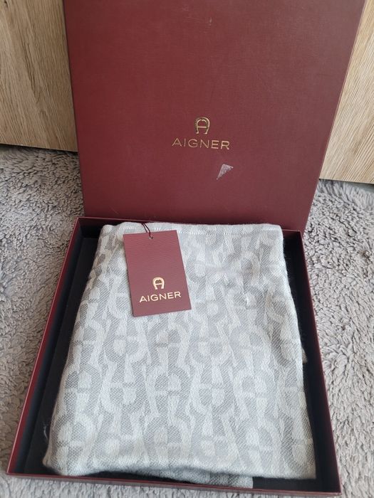 Aigner-dekoracyjna poszewka nowa