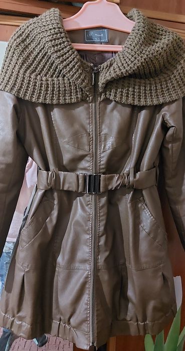 Жіноче шкіряне пальто