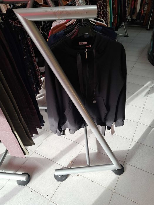 Varão expositor para roupa 200cm largo por 130cm alto