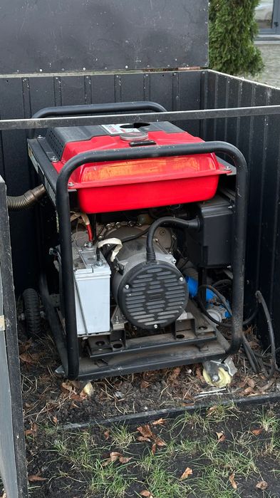Генератор бензиновий 8 Кв