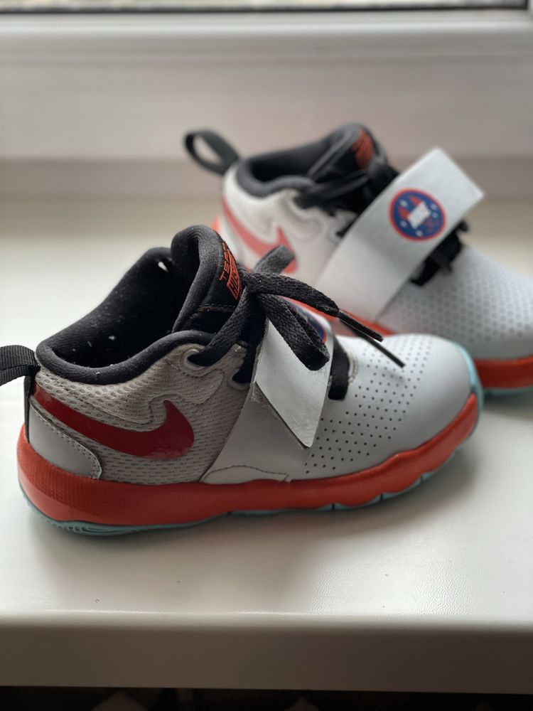 кросівки nike team hustle d8