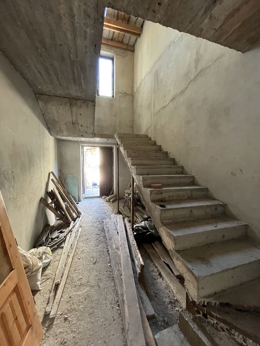 Продаж будівлі в центрі Яремче