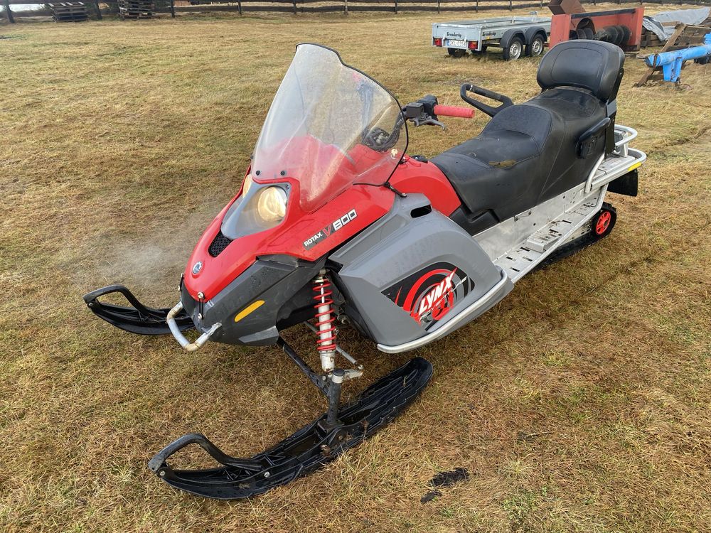 Skuter śnieżny Lynx V800 Adventure Rotax czterosuw transporowy