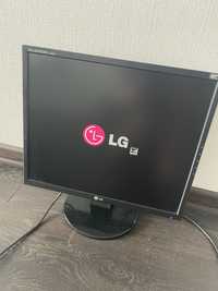 LG Flatron 19”