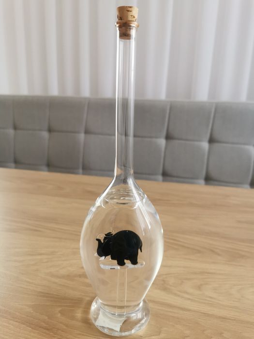 Szklana karafka. Słoń w karafce. Huta Oberstdorfer.