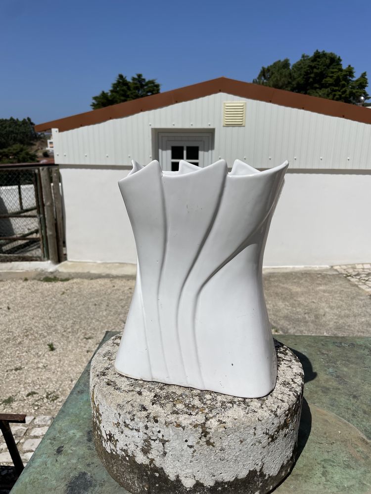 Vaso/floreira em branco