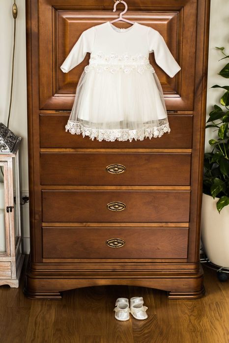 komplet: sukienka do chrztu - rozm. 62/68, opaska, buciki i rajstopki