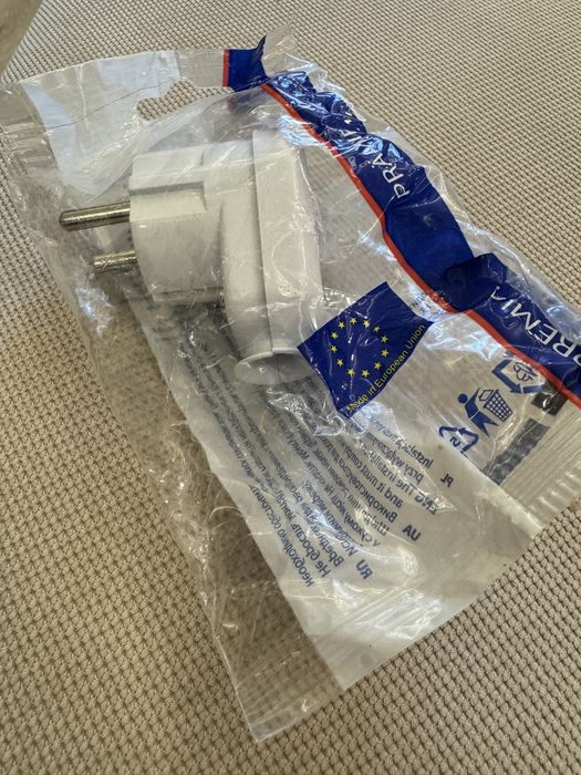 Вилка пласка кутова Uni-Schuko для розподілення електроенергії