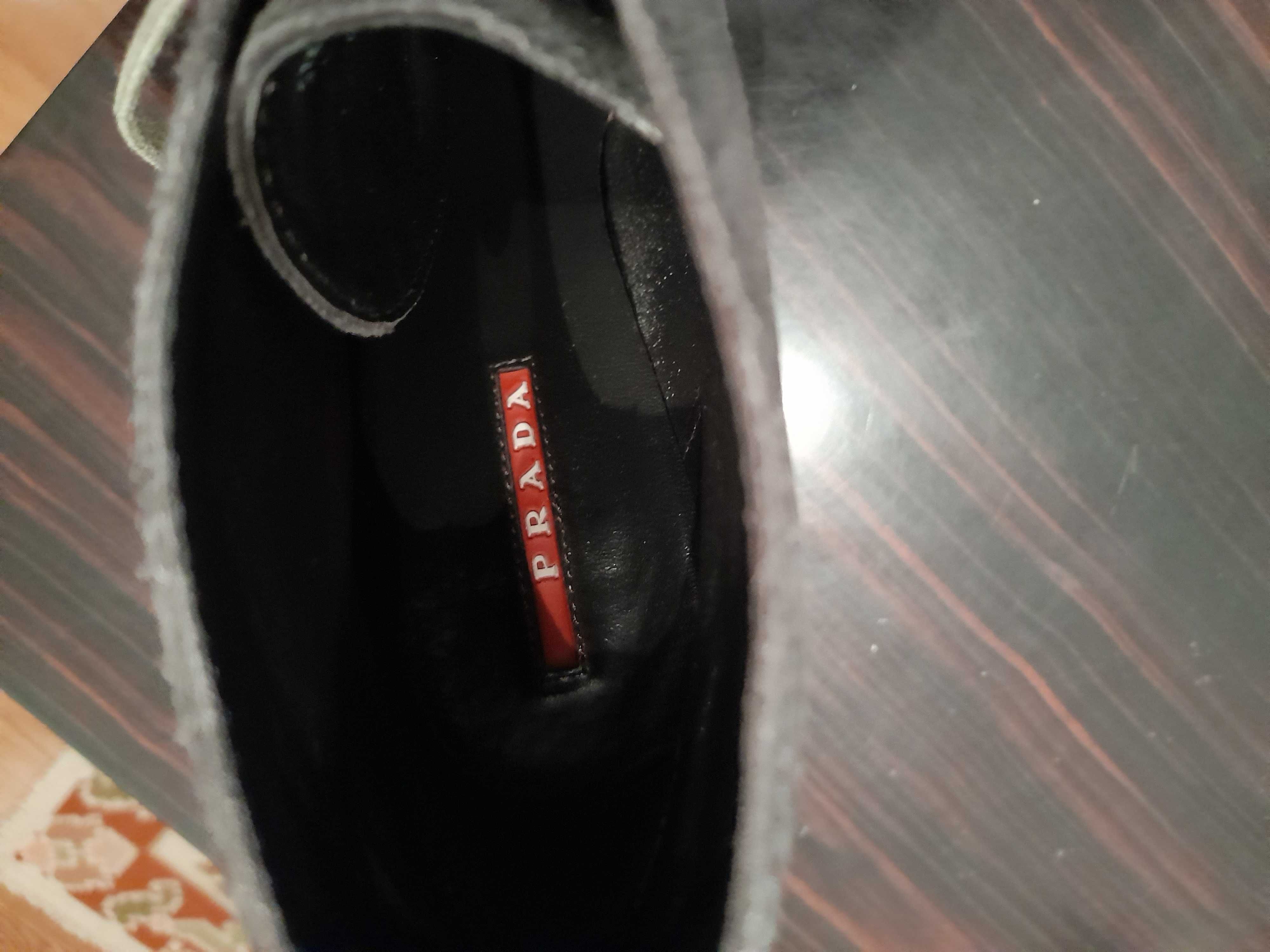 Botins com atacadores em camurça, marca Prada, 36/37