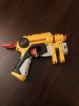 Nerf gun z laserowym celownikiem