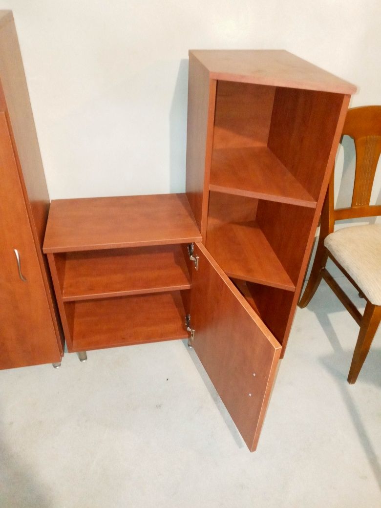 Meble pokojowe do salonu pokoju. Narożna szafka
