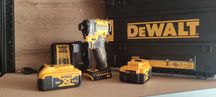 Zakrętak udarowy Dewalt 206 NM 2x5 ah  10 cm długości