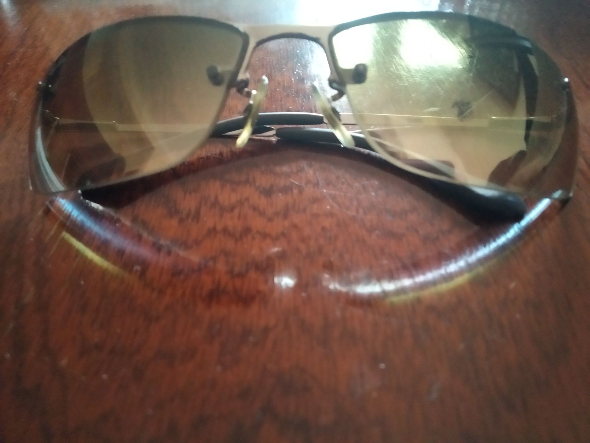Óculos de sol Ray Ban com um par de lentes extra.