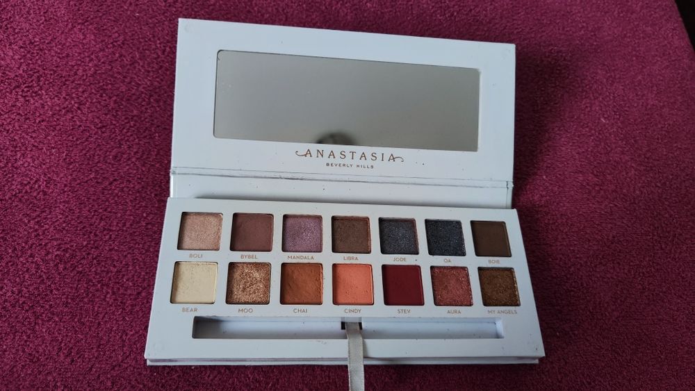 Paleta Anastasia Carli Bybel