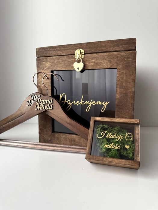 Wieszaki obrączki pudełko na koperty rustykalne pleksi front złoty