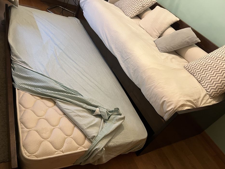 Cama dupla em madeira maciça de 90x190 cm