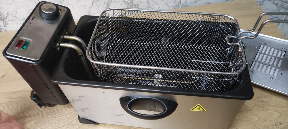 Fritadeira a óleo 3/5 litros