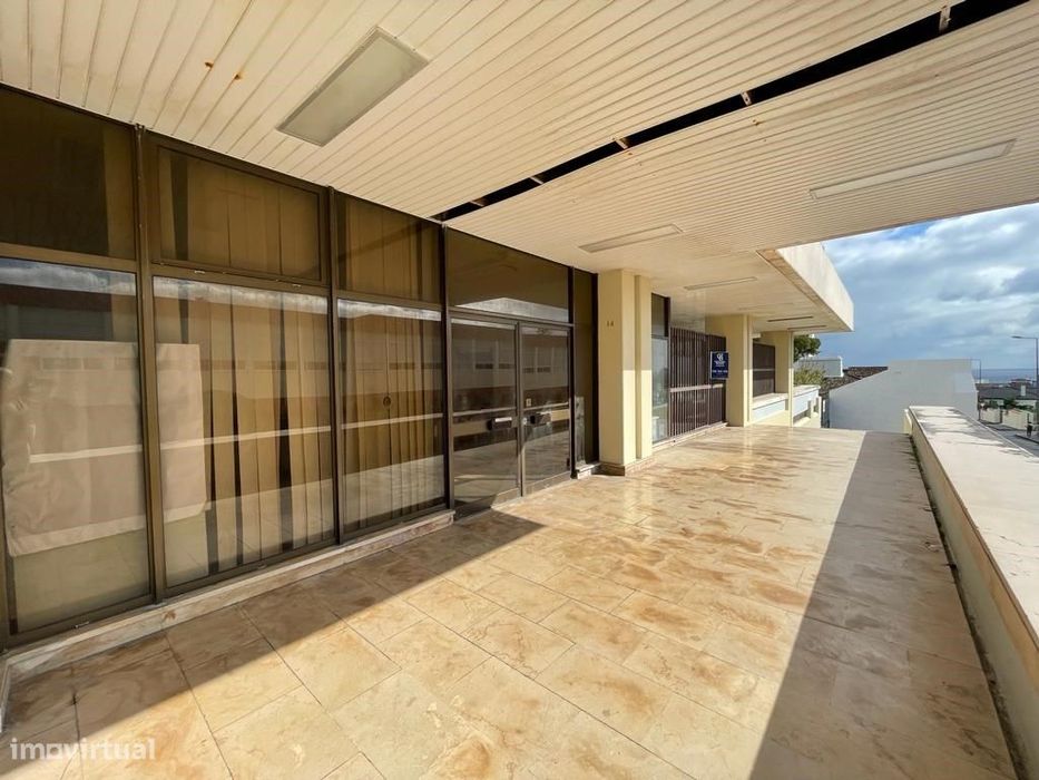 Espaço destinado a comércio/serviços com Vista Mar | Ponta Delgada, Sã