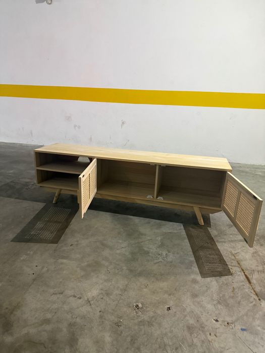 Móvel de TV com 4 meses de uso