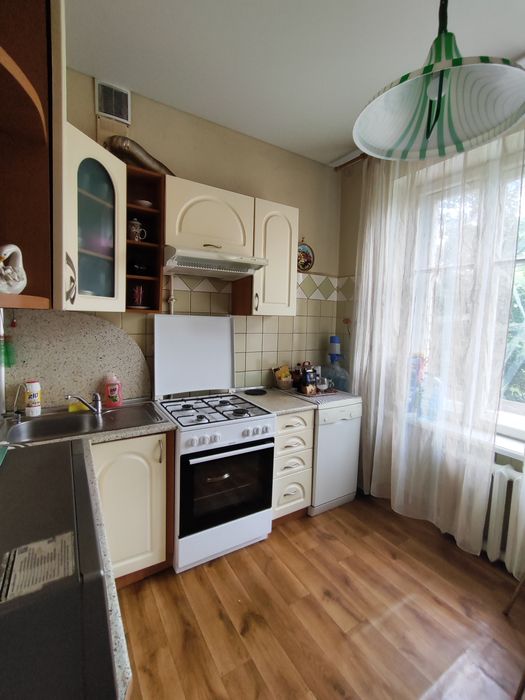 Здам чотирьохкімнатнутквартиру у центрі, вул. Патріотична