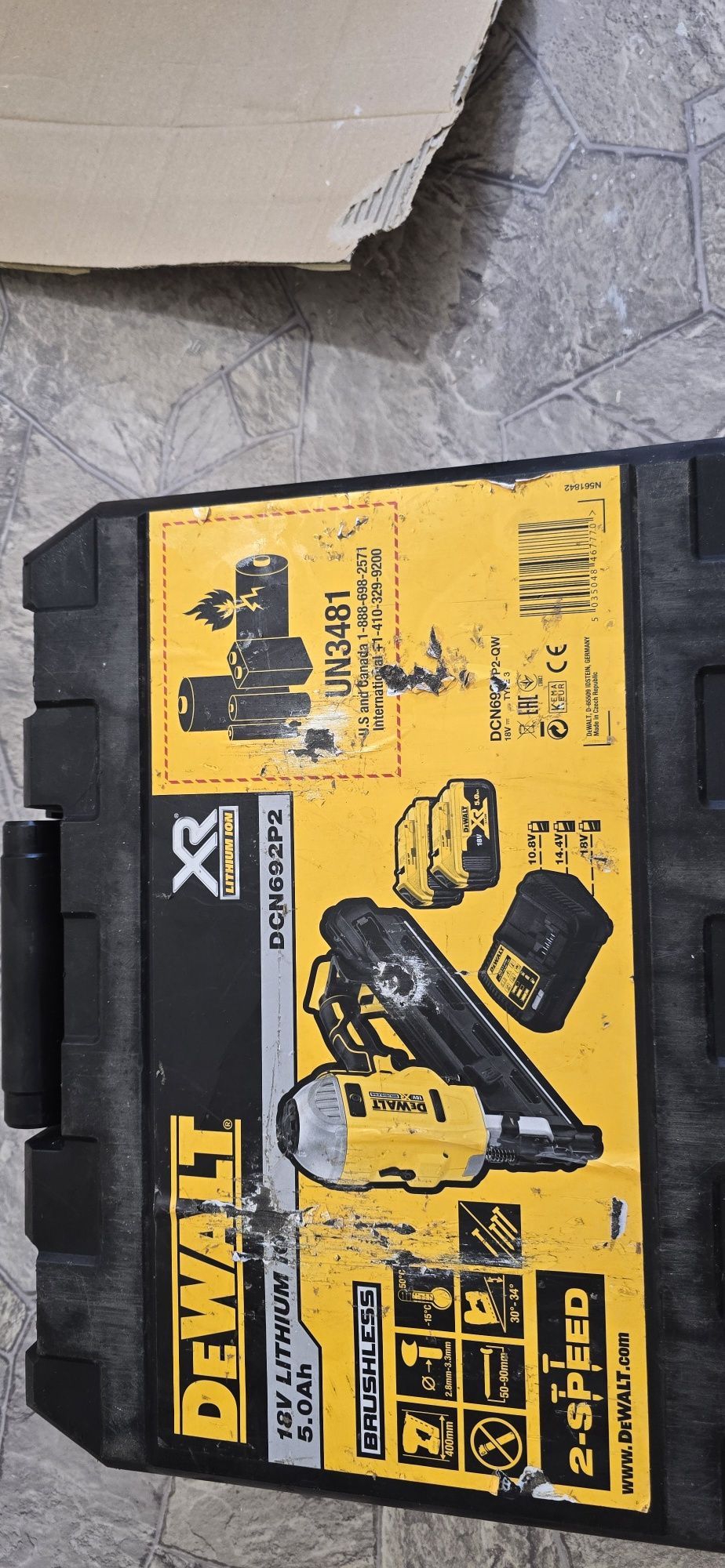 Gwoździarka dewalt dcn692