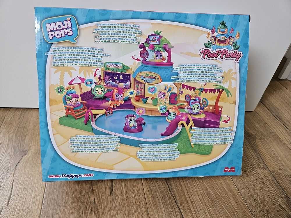 MojiPops Pool Party