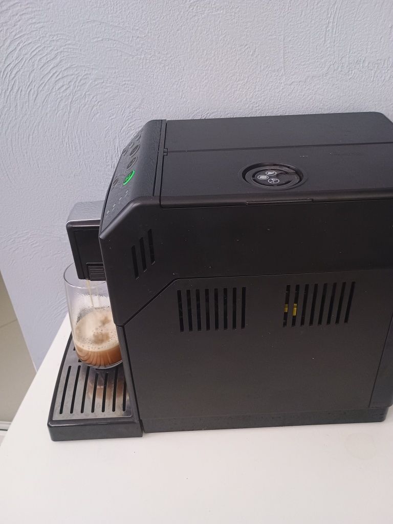 Продам кофемашину, в рабочем состоянии. у кофейной машины работают все