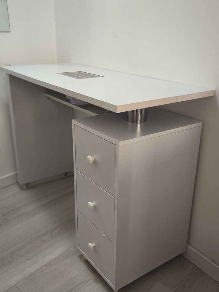 Mesa manicure com aspirador embutido