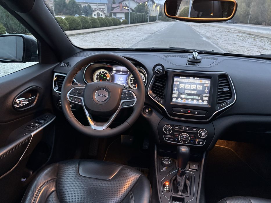 Jeep Cherokee 2021 3.2 бензин