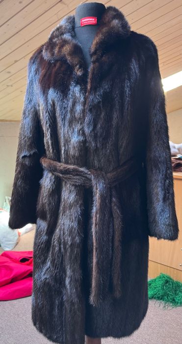Продам норкову шубу